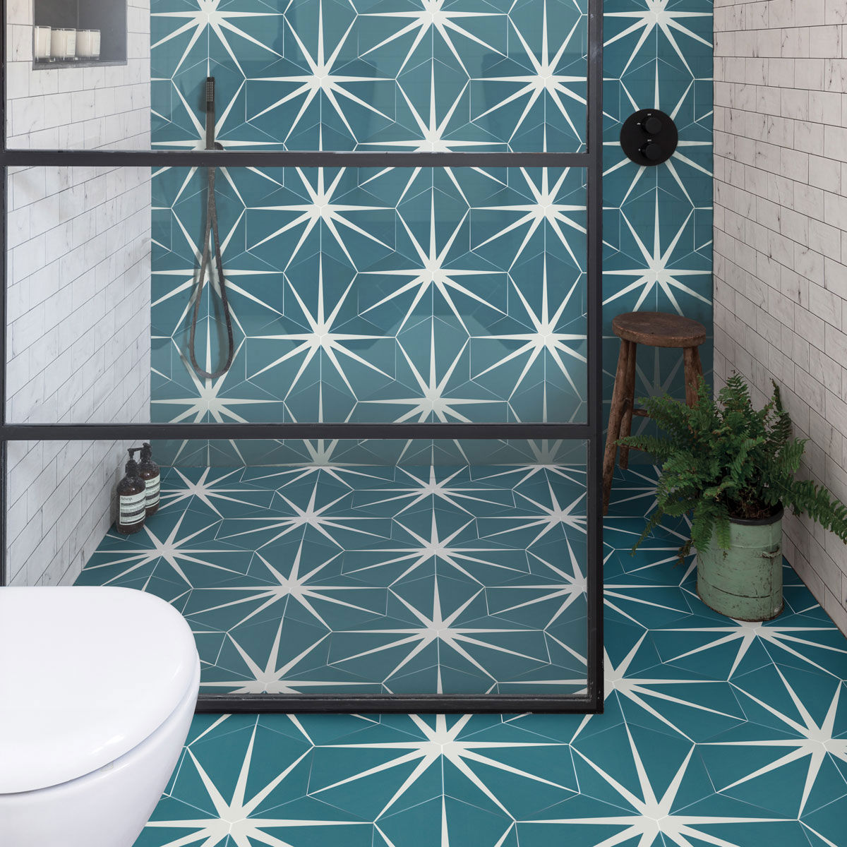 Lily Pad Peacock Matt Porcelain - Deval Bathrooms